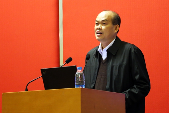 卢景辉主持会议并传达上级会议精神 卢景辉主持会议并传达上级会议精神