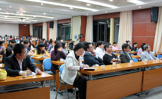 讲座现场大家听得全神贯注
