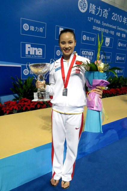 捧得“世锦赛”的奖杯