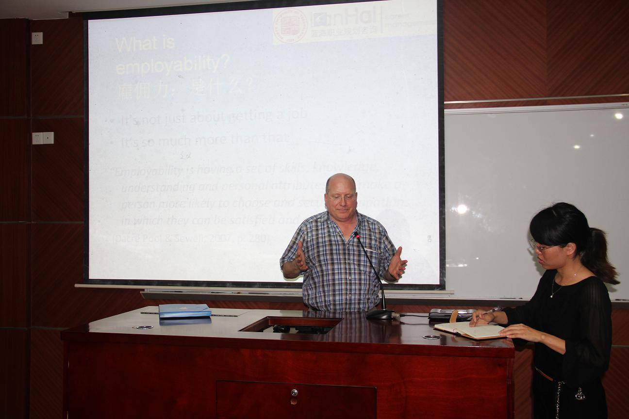 Peter博士介绍研究成果 Peter博士介绍研究成果