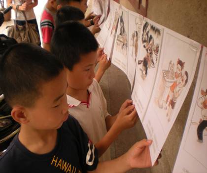 津津有味地看得眼睛都不眨了