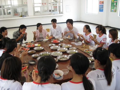 与队员共进午餐