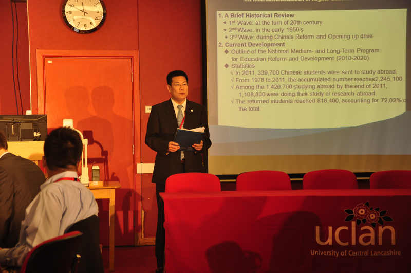 仲伟合在兰开夏国际研讨会上发表演讲 仲伟合在兰开夏国际研讨会上发表演讲