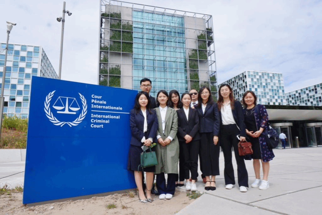 荣获国际刑事法院中文模拟法庭(海牙)国际赛一等奖.png