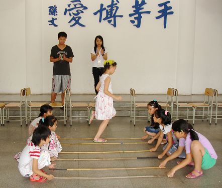 民族风的竹竿舞