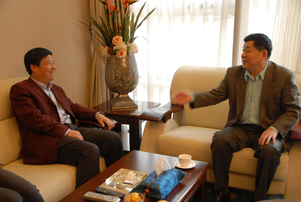 陈德萍与张军热烈会谈