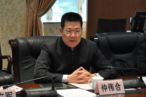 仲伟合主持调研座谈 仲伟合主持调研座谈