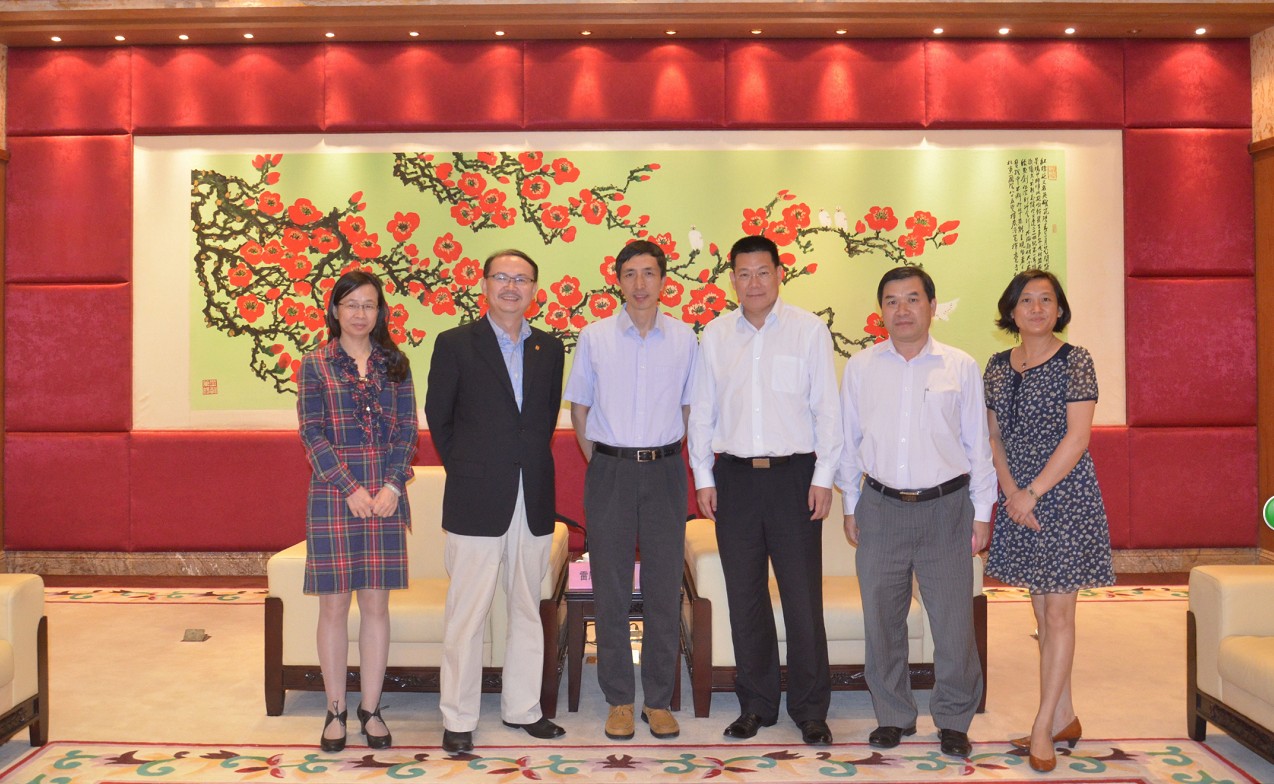 仲伟合会见雷风云 仲伟合会见雷风云