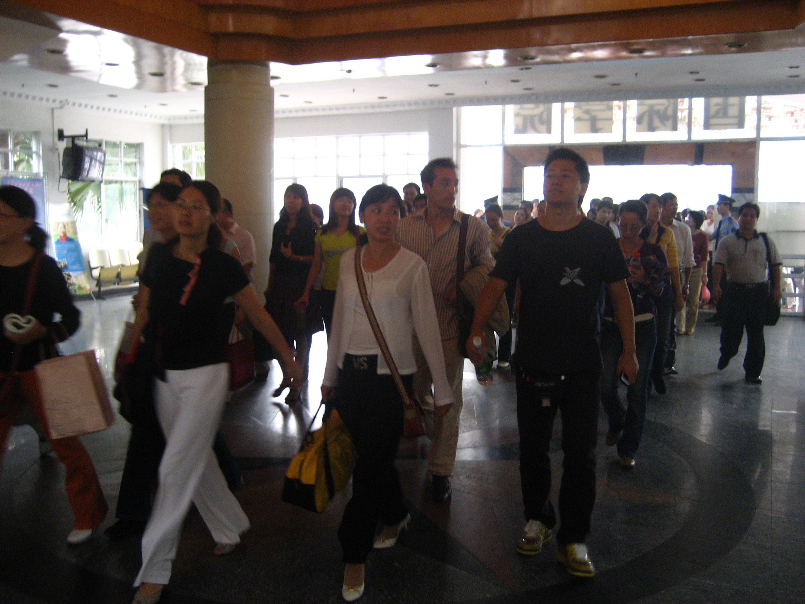 不同科目考生同时入场