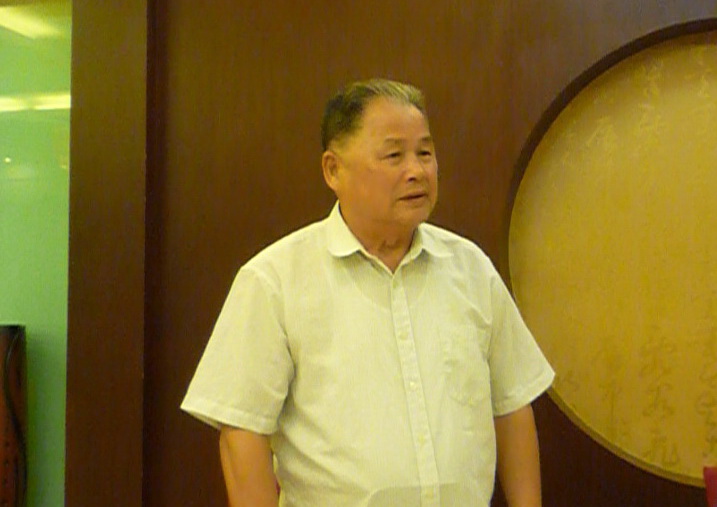 庄明英发表讲话