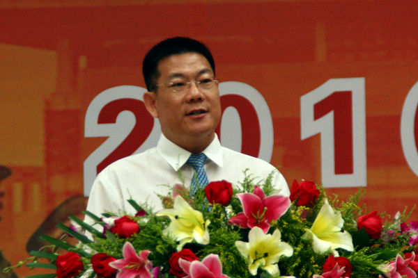 仲伟合校长讲话