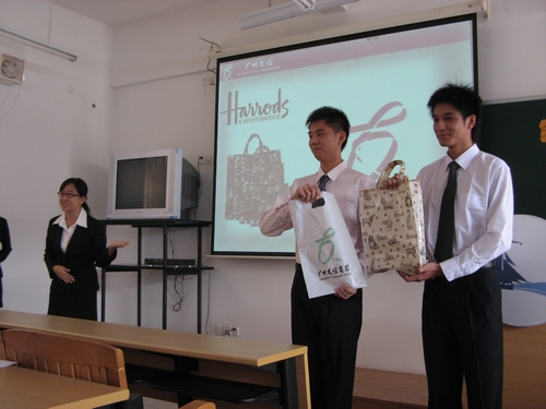 还有道具现场展示