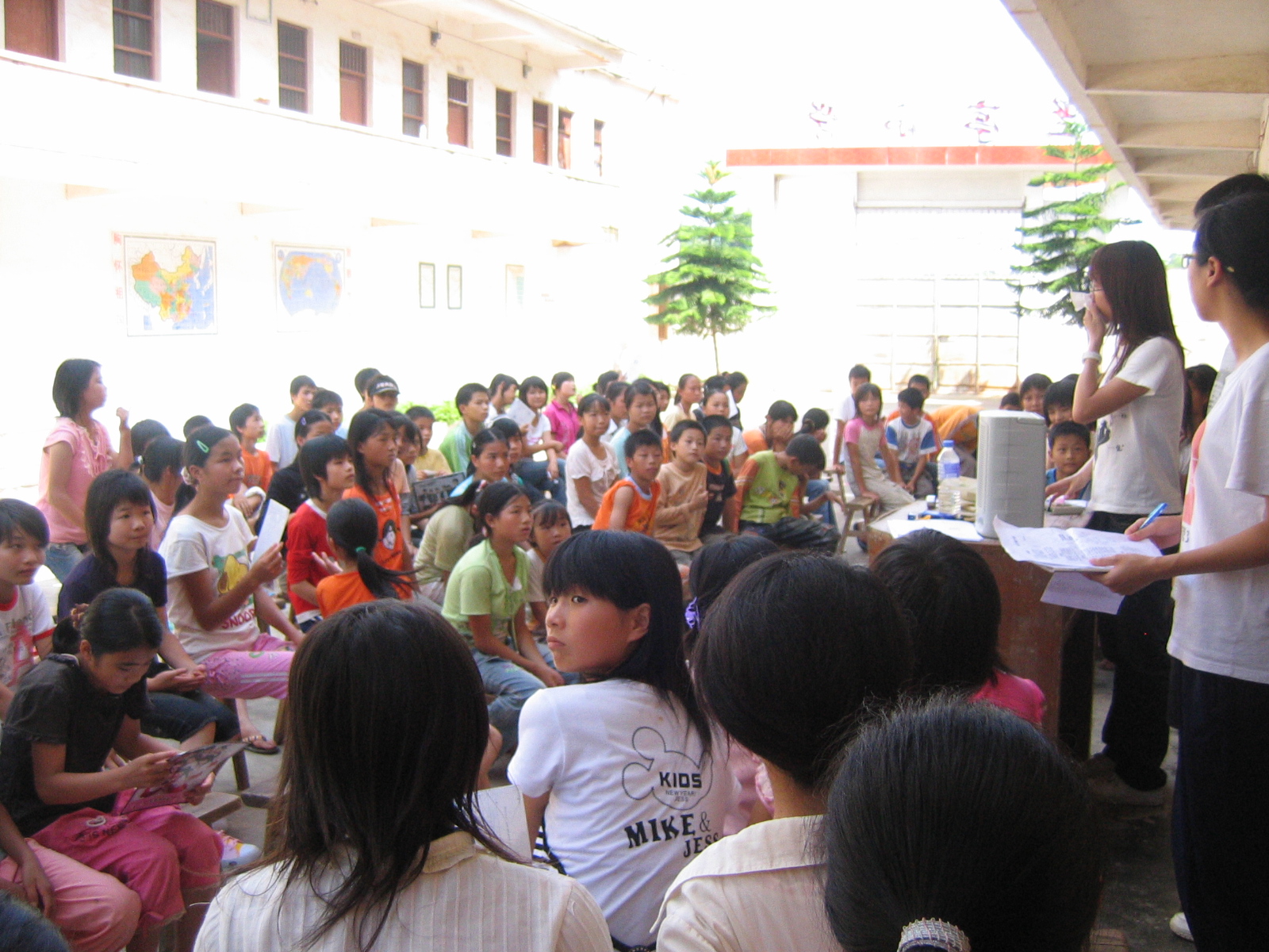 奥运知识竞赛,凝神静听