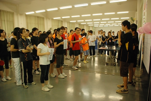 各学院代表选手蓄势待发,乒协会长宣布比赛开幕