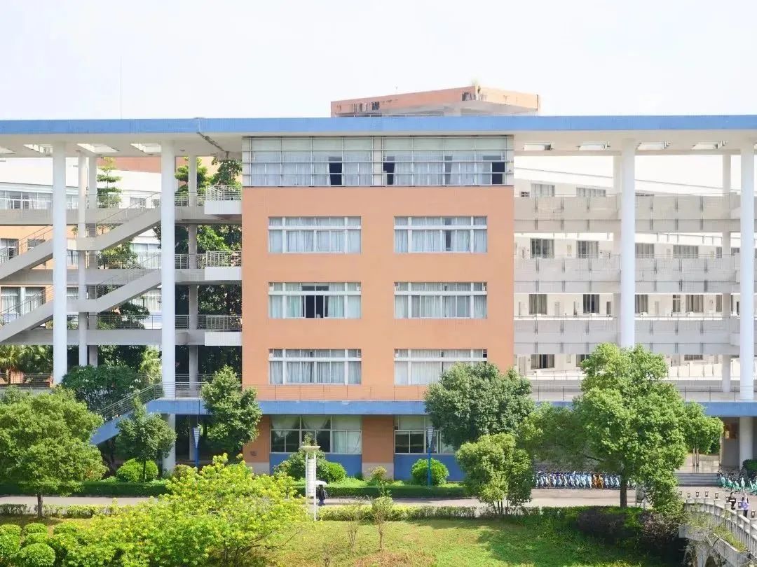 大学城校区1.jpg