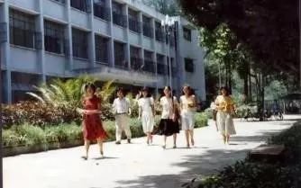 广州对外贸易学院校门(1980-1995)3.jpg