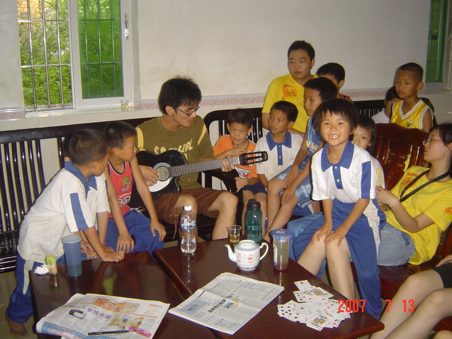 别小看我们,我们学的可是韩语歌哦!