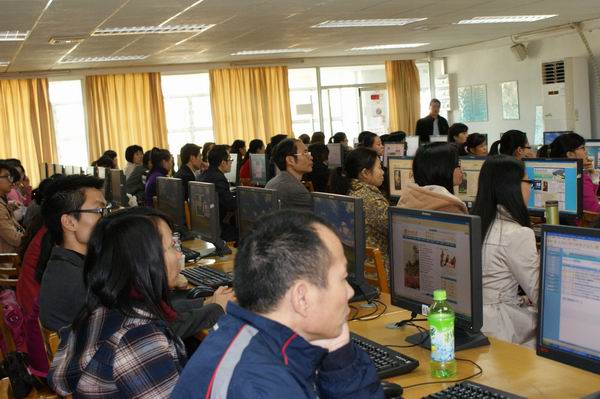 参训人员认真聆听 参训人员认真聆听