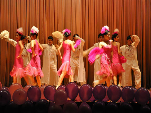 舞蹈《节日》热辣开场