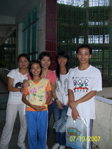 老师们都很喜欢这个矮小而倔强的女生