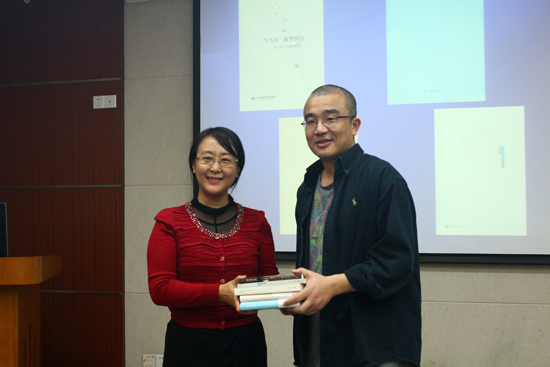薛忆沩为中文学院创意写作班工作坊赠书 薛忆沩为中文学院创意写作班工作坊赠书