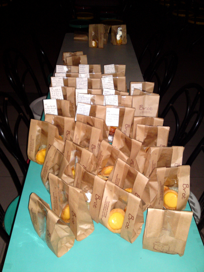 节日里的“爱心早餐”(图/崔童) 节日里的“爱心早餐”(图/崔童)