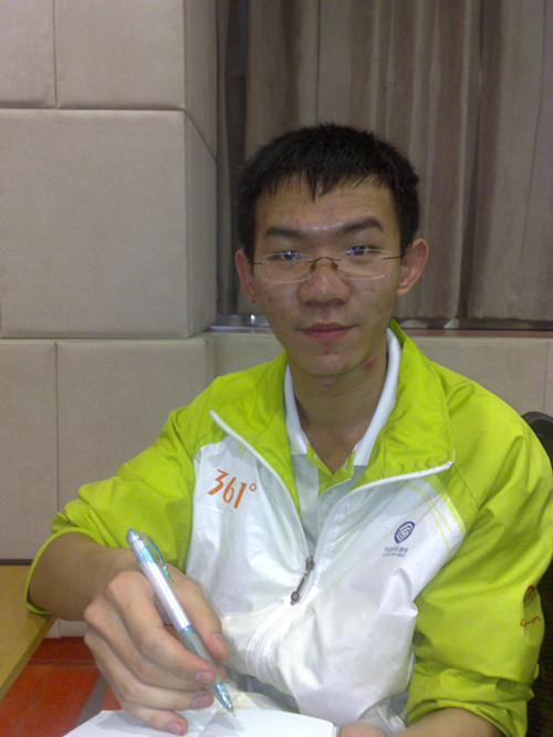 参加志愿者培训的俊彦 参加志愿者培训的俊彦