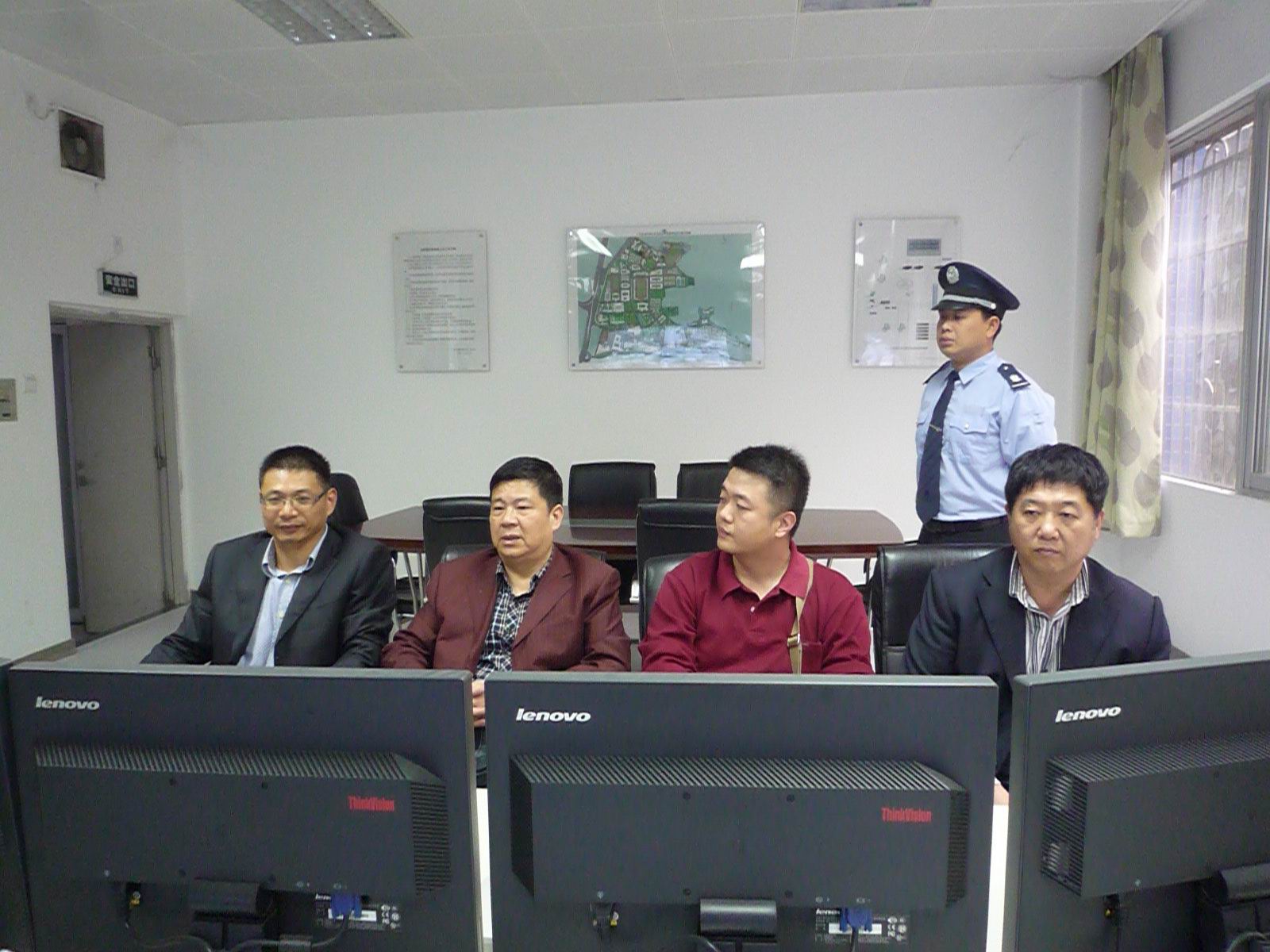 陈德萍副校长等视察监控室 陈德萍副校长等视察监控室