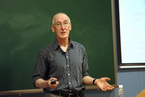 Paul Chilton在演讲