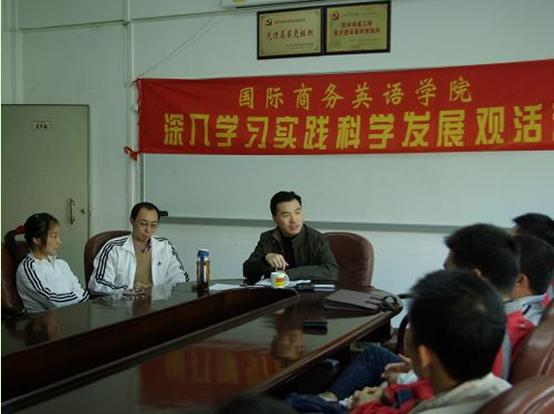 中青年教师积极参与讨论