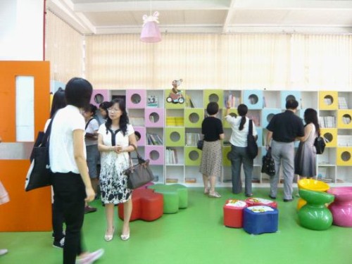 参观南山学校儿童阅读城