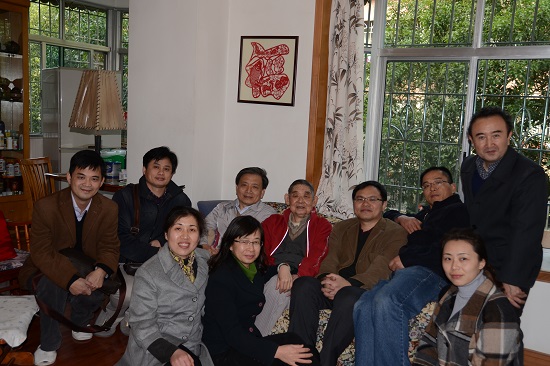 桂诗春教授与中心人员合影 桂诗春教授与中心人员合影