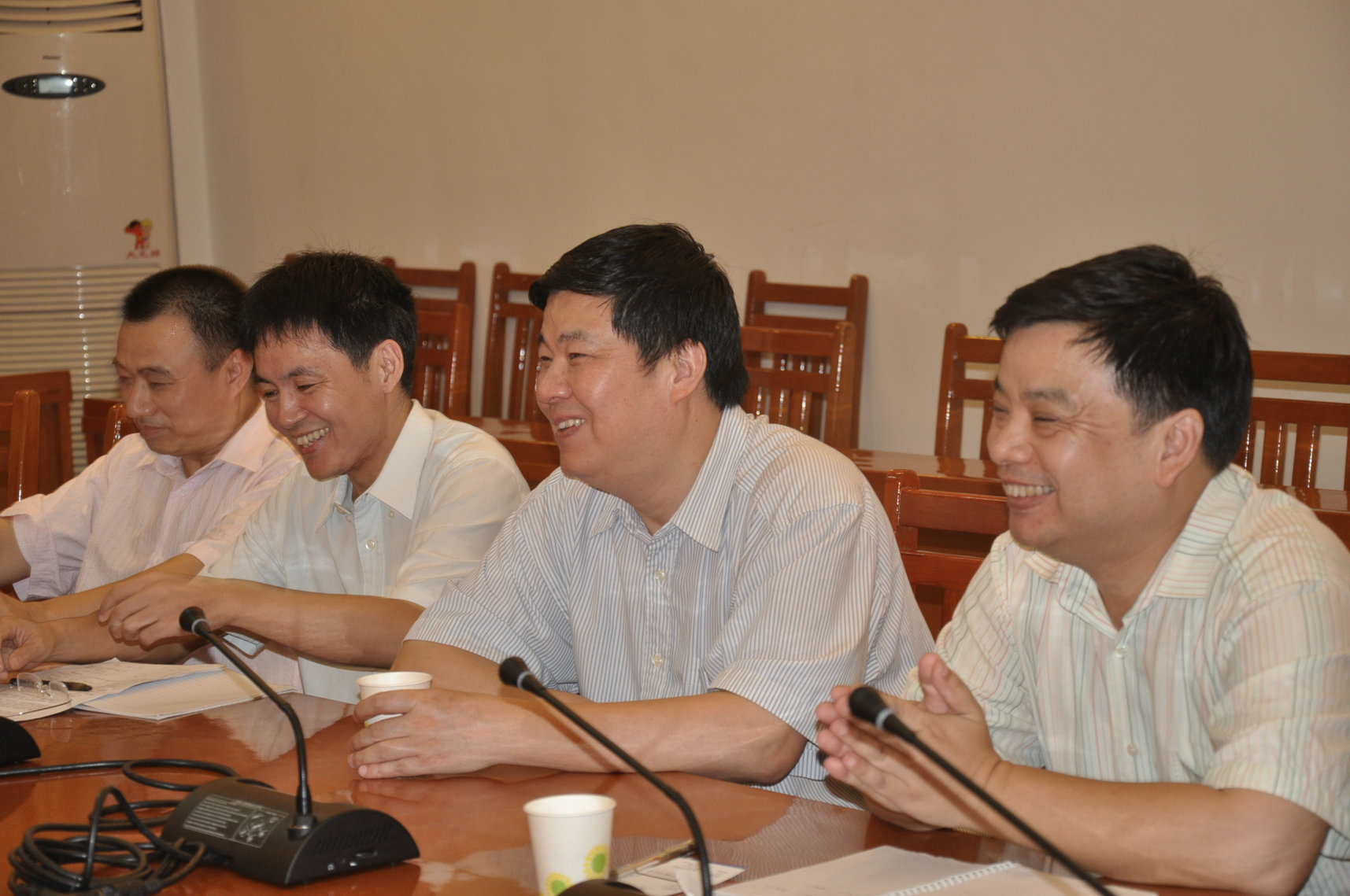 会场氛围热烈友好