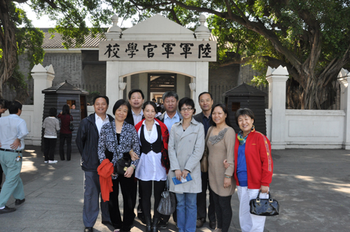 黄埔军校旧址合影 黄埔军校旧址合影