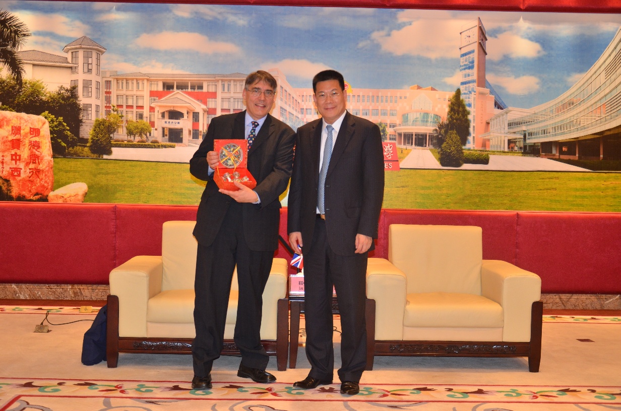 仲伟合校长会见贝特福德大学校长 仲伟合校长会见贝特福德大学校长