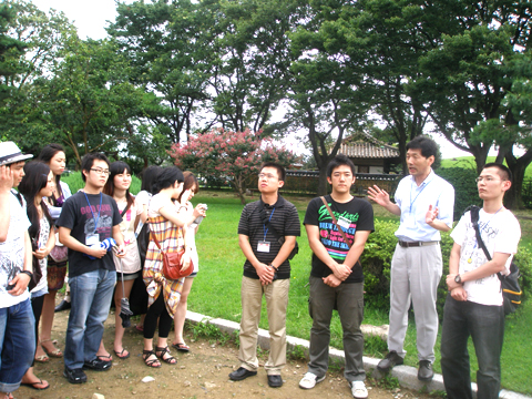 李元范教授为大家介绍韩国庆州历史遗迹