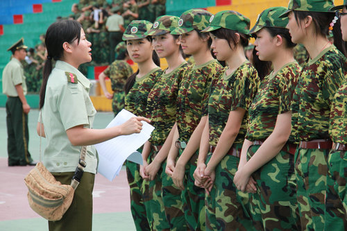 赖志玲在训练现场