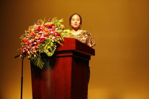 新生代表林露岚发表感激之言