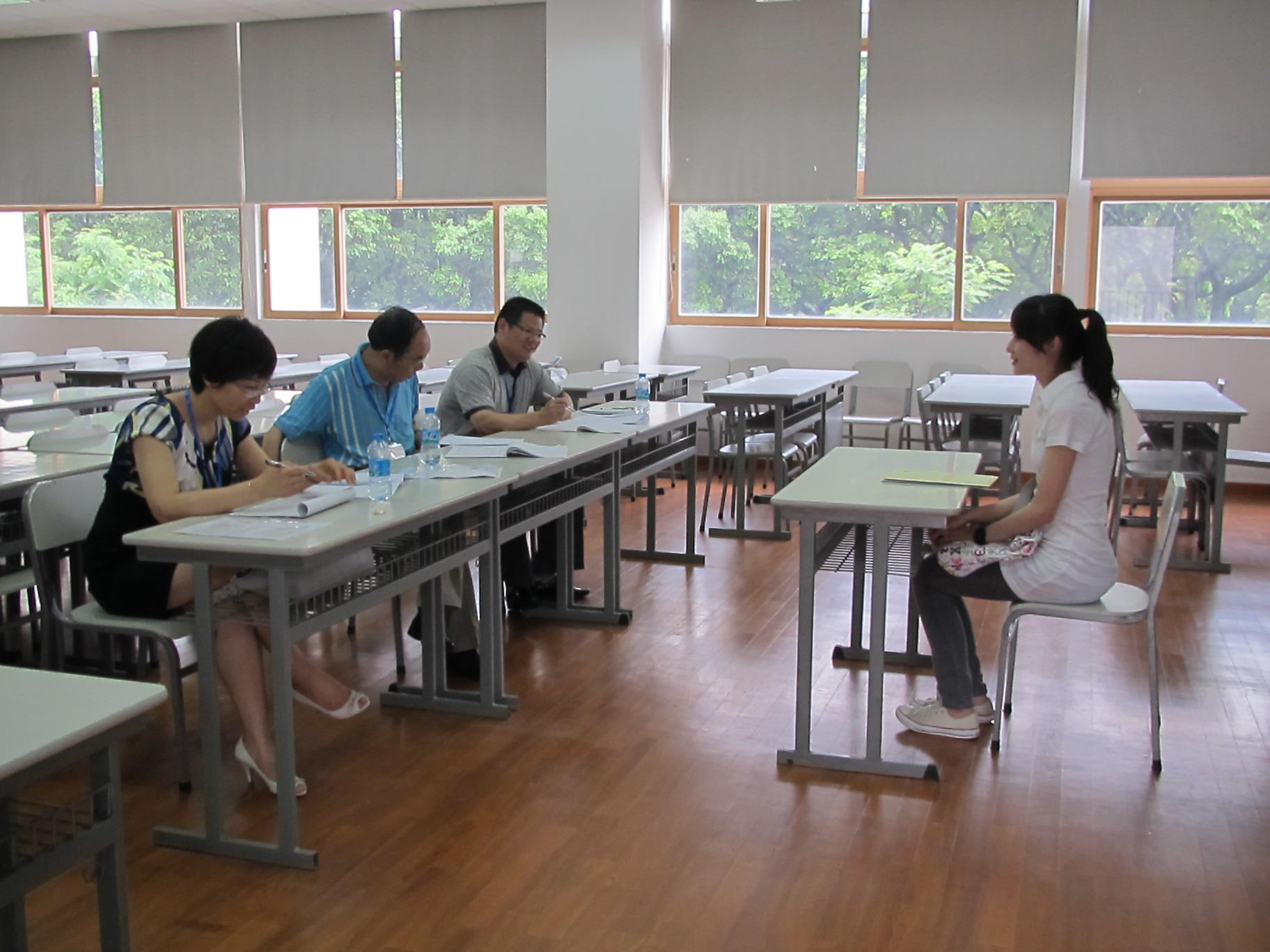 图为我校香港免试生面试现场 图为我校香港免试生面试现场