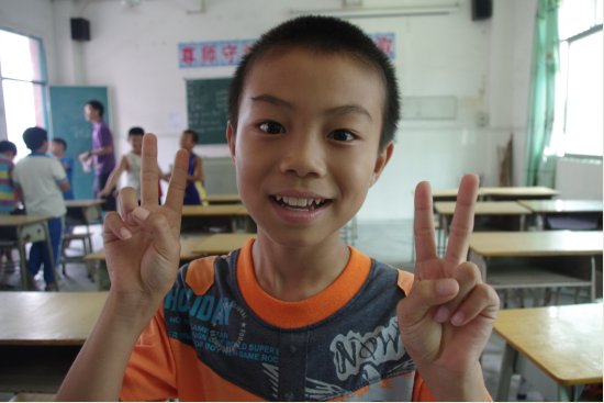 看到你们纯净的眼神,感觉一切都值得。 看到你们纯净的眼神,感觉一切都值得。