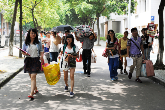 浩浩荡荡前往宿舍区 浩浩荡荡前往宿舍区