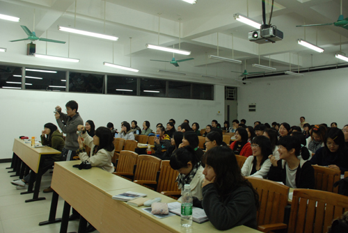 韩老师讲课时教室爆满