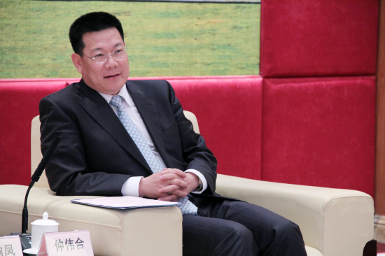 仲伟合介绍学校情况 仲伟合介绍学校情况