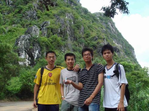 从左至右依次为:笔者吴泓霖、徐卓伟、麦杰华、李立君