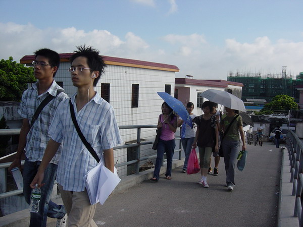 不管未来的路如何,我们依然坚定步伐