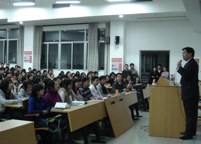 曾宇杰先生激情演讲