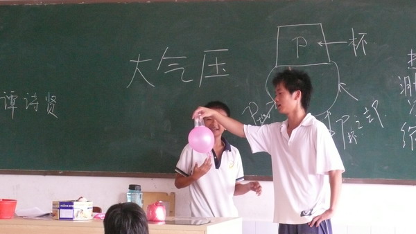 生活与知识相联系的“贝尔实验室”让学生手脑并用