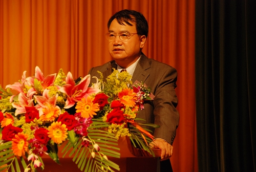 校友代表冯耀庭发言