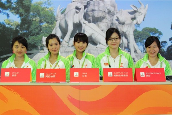 姿态专业 展现语言魅力