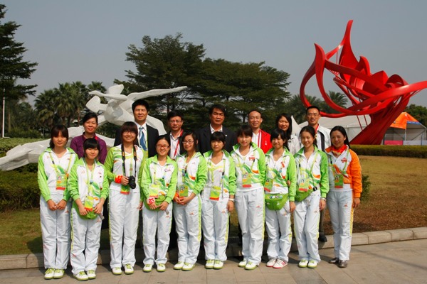 陈子锐副校长一行与志愿者代表合影留念